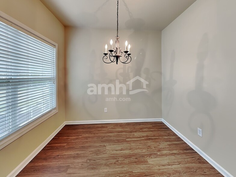 Building Photo - 148 Crescent Woode Dr