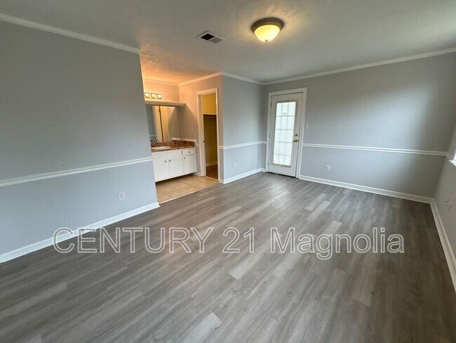 Building Photo - 3346 Ravenwood Dr