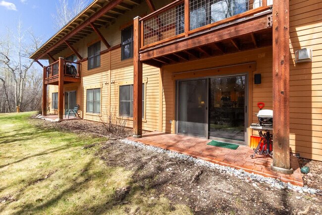 Building Photo - 2740 Shadowmoon Ln