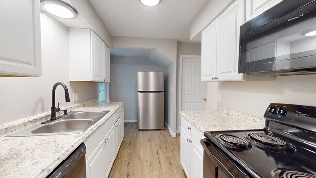 Building Photo - Maple Heights Area - 3 Bedroom Single Family Home