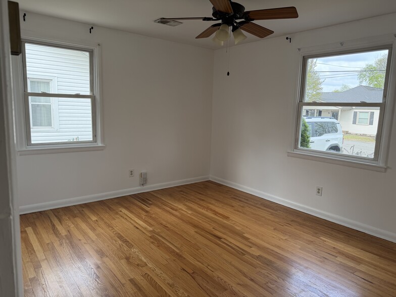 Front Bedroom - 2418 Brasher Ave