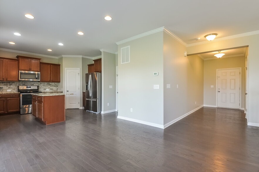 Building Photo - 61 Chinaberry Dr