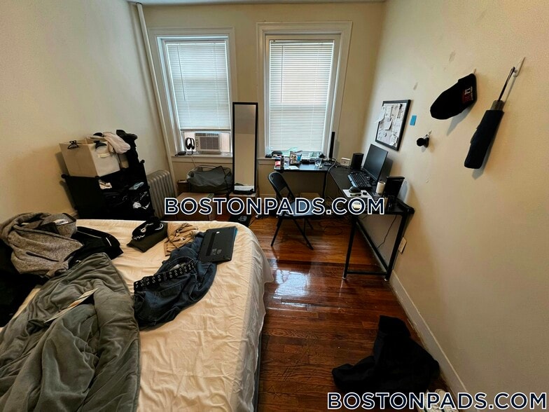 Building Photo - 248 Kelton St