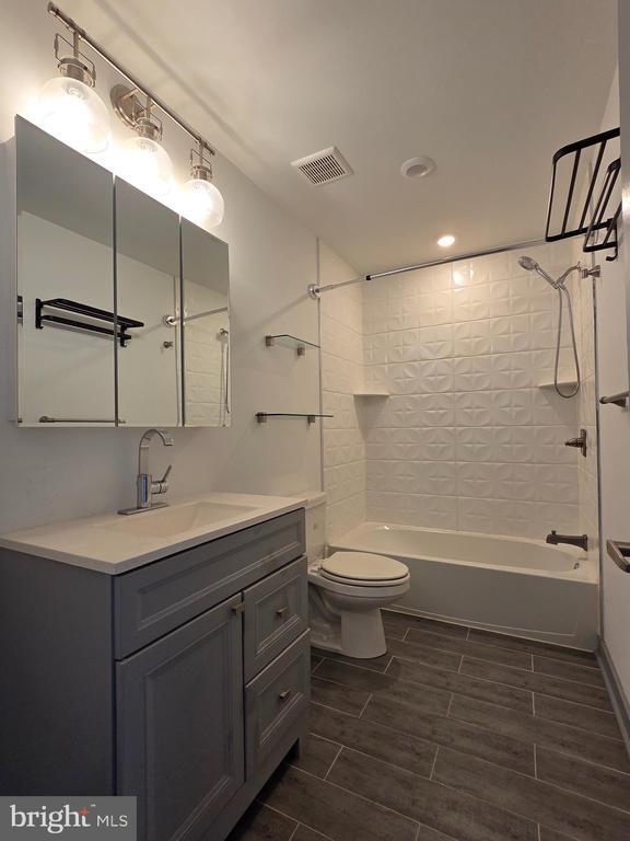 Building Photo - 413 W Berks St