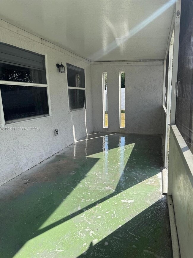 Building Photo - 910 SW Airoso Blvd