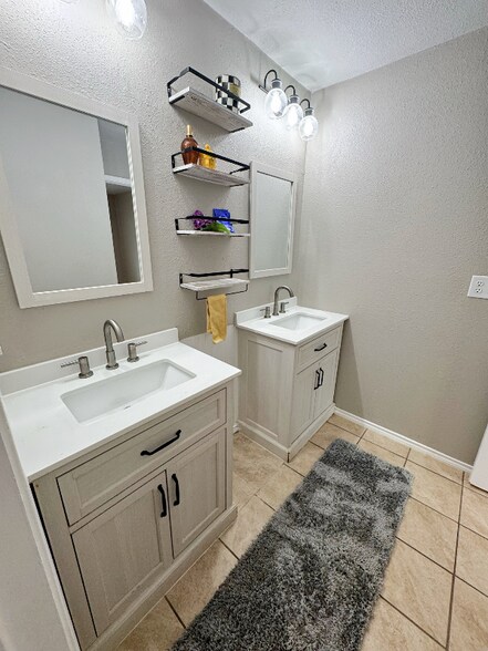 Building Photo - 8739 Glen Bluff