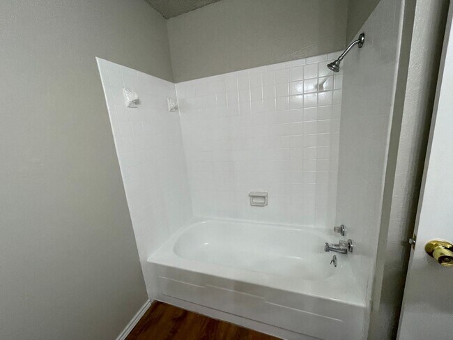 Building Photo - 3 br, 2 bath House - 2612 N Ann Arbor Ave....