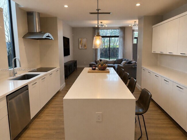 Building Photo - 8631 Arboretum Ln