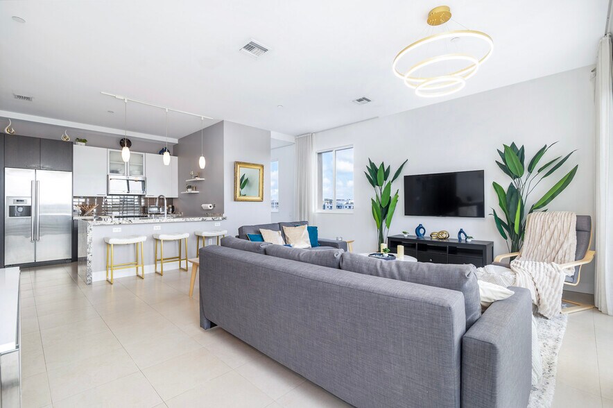 Building Photo - 111 SE 2nd St