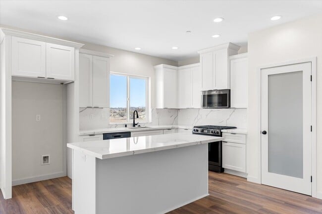 Building Photo - 10154 Joshua Blvd