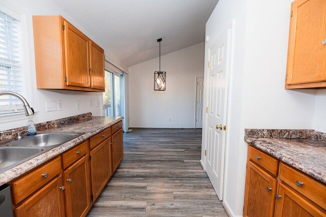 Building Photo - Charming 3Bed/2Bath house with 1 car garage in Greensboro