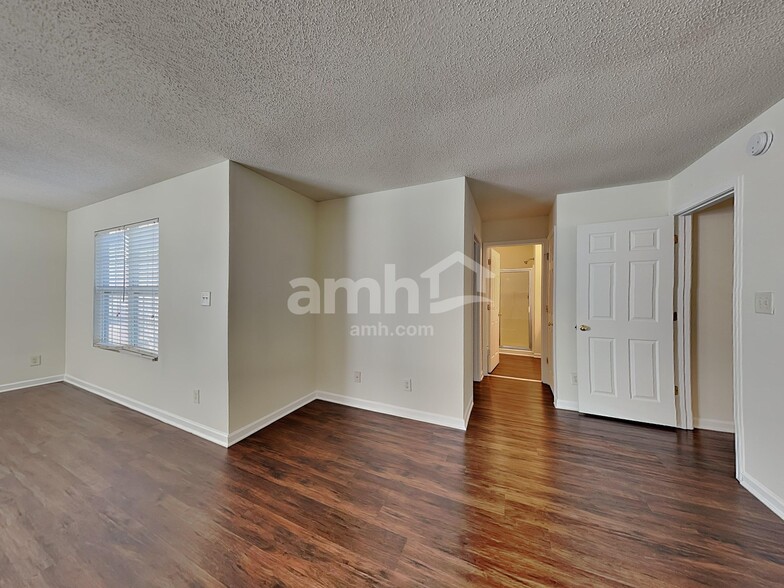 Building Photo - 539 Rockbridge Dr