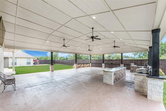 Building Photo - 30062 N Fulshear Dr