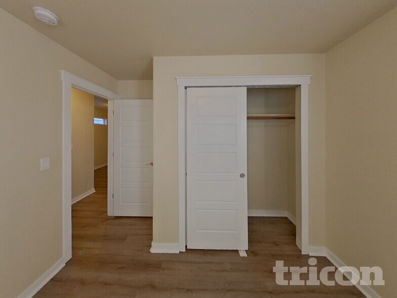 Building Photo - 2482 Ellingwood Dr