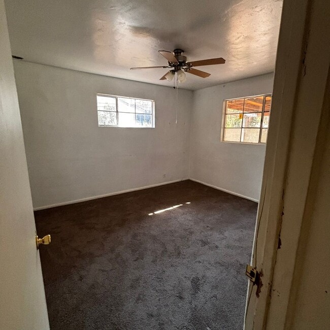 Building Photo - 4 Bedroom House in Hudson Park