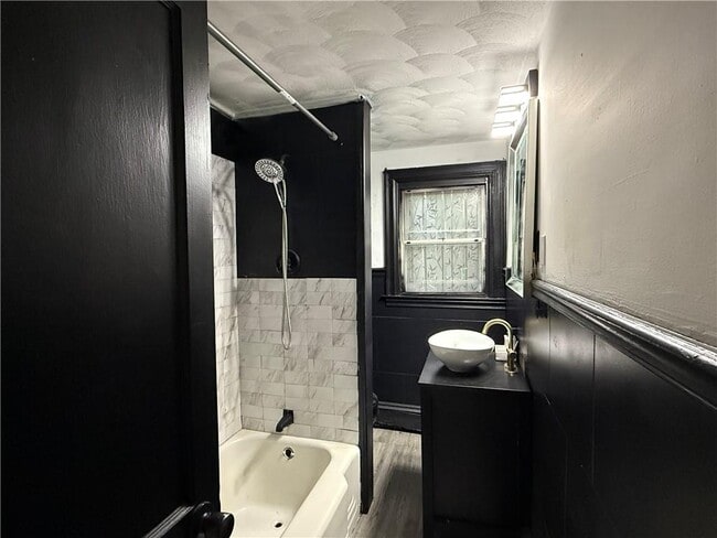 Building Photo - 121 Central Ave