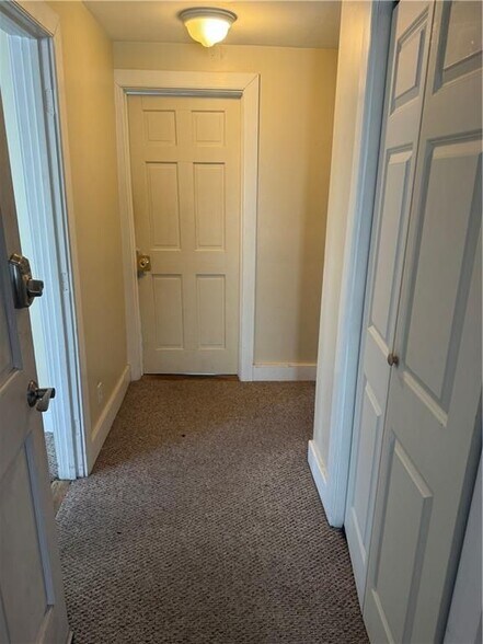 Building Photo - 9 Narragansett Ave