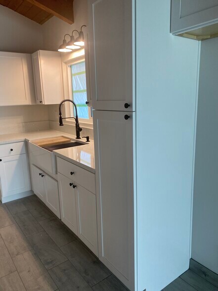 Building Photo - 17622 Hayes Ave