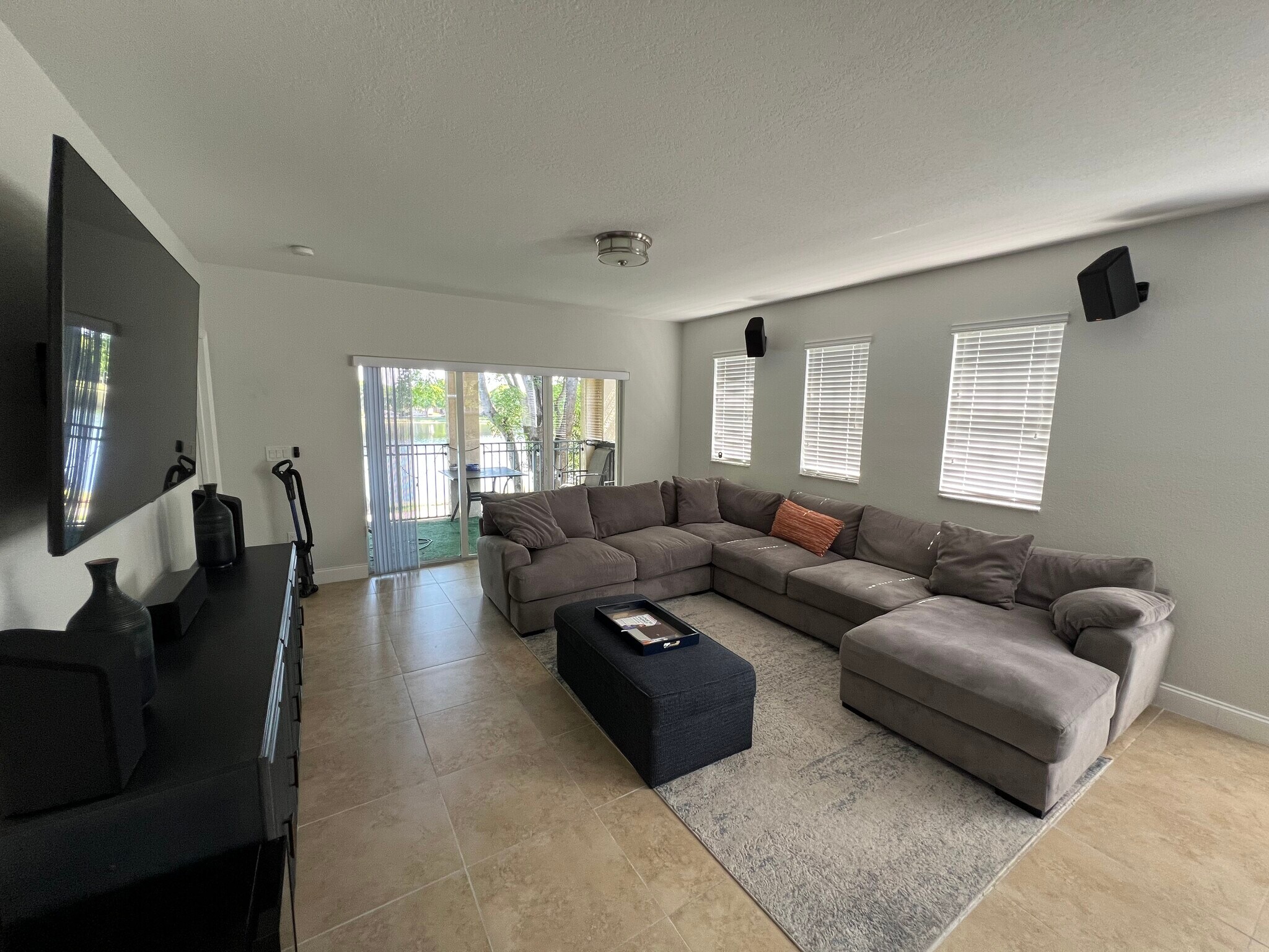 Building Photo - 2557 Centergate Dr