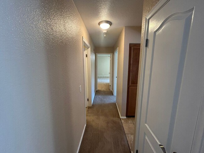 Building Photo - 615 Fredricks Ave