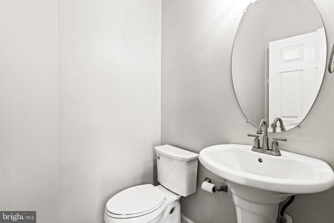 Building Photo - 1 Harbour Heights Dr