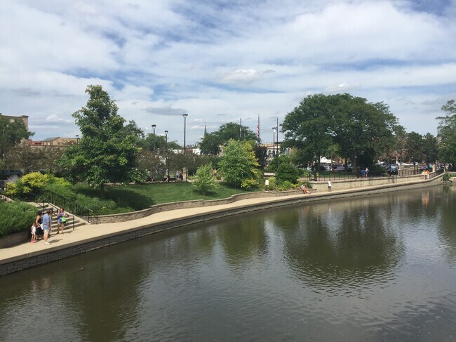Downtown Naperville - 140 N Washington St