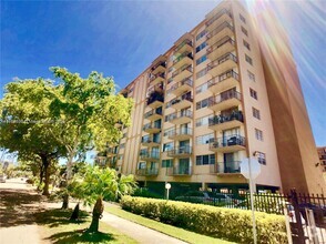Building Photo - 1470 NE 125th Terrace