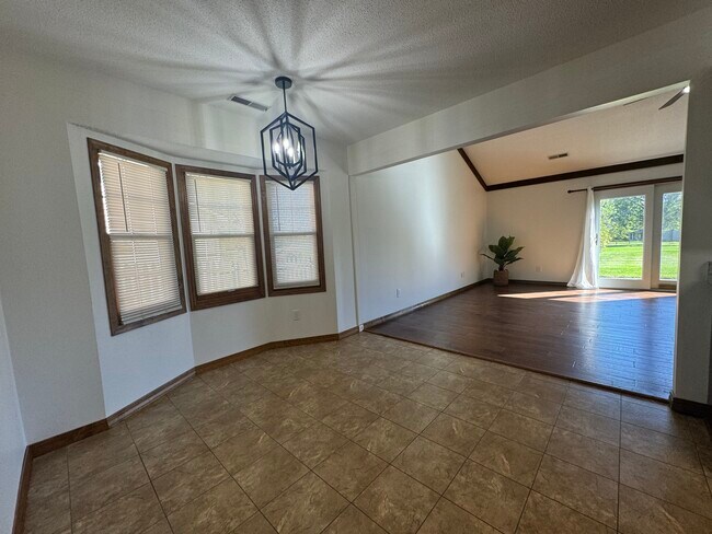 Building Photo - 8813 Beacon Woods Pl
