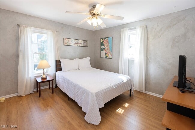 Building Photo - 1212 W 67th St