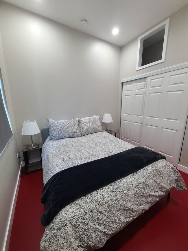 Building Photo - 2 bed 1 bath "fully furnished" monthly ADU...