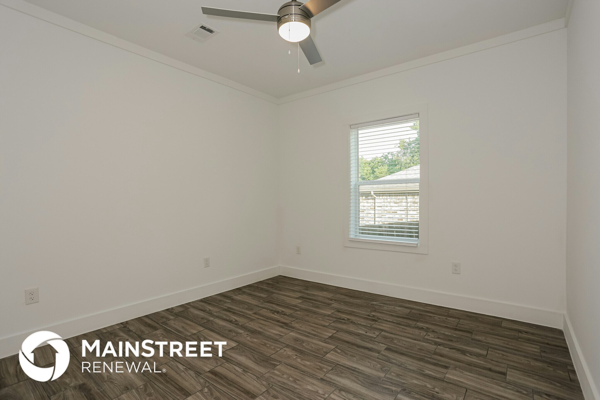 Building Photo - 4330 Fernwood Ave
