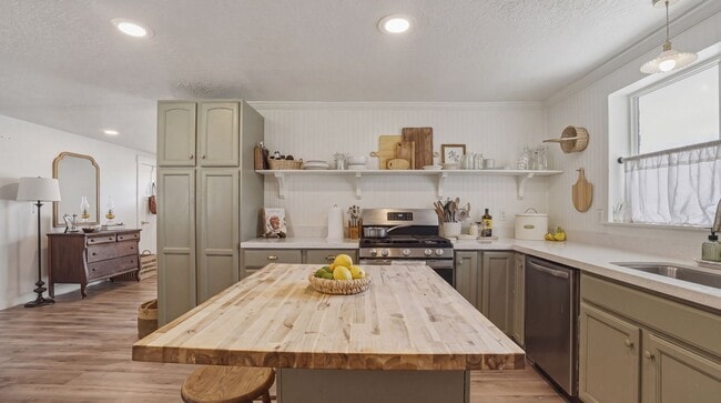 Building Photo - Charming and Quiet 3 bed Orem Home in Prime Location with Solar!!