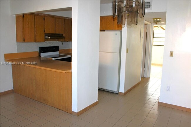 Building Photo - 2260 W 55th St