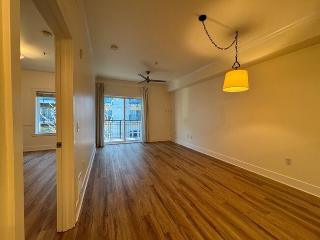 Building Photo - 1 Bed 1 Bath Condo Unit in Downtown Bellingham with Garage Parking