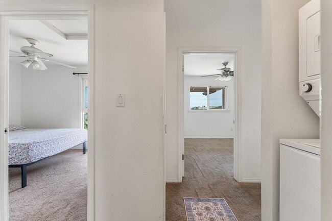 Building Photo - 3bd/2ba upstairs unit with deck
