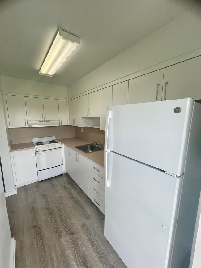 Building Photo - 7624 Pembroke Rd