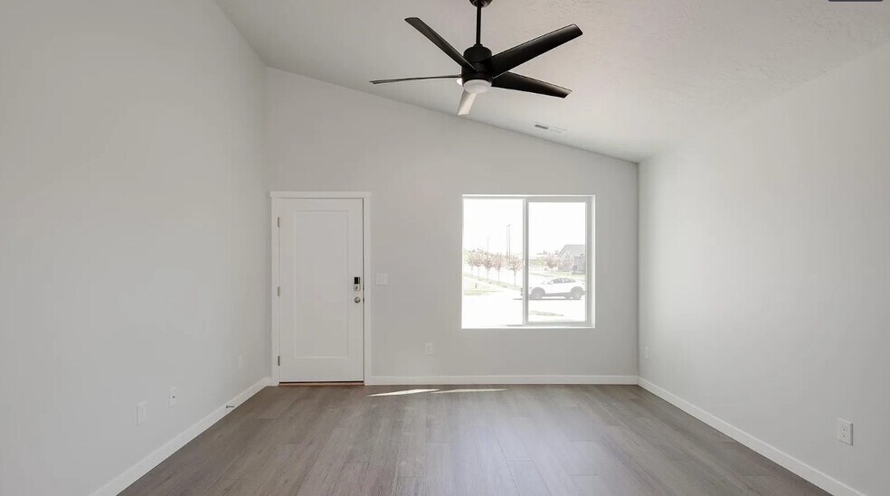 Building Photo - 1261 W Bass River Dr