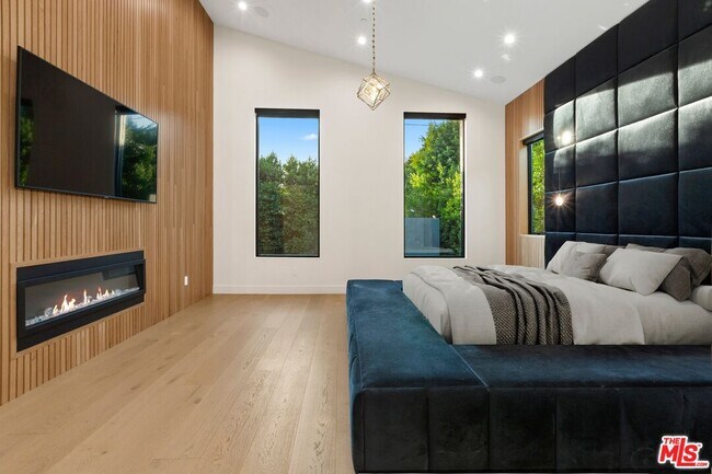 Building Photo - 4803 Lemona Ave