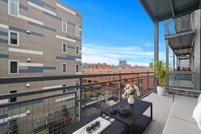 Building Photo - 128 S Aberdeen St