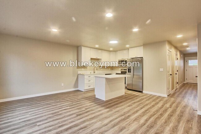 Building Photo - 209 Cloverdale Rd