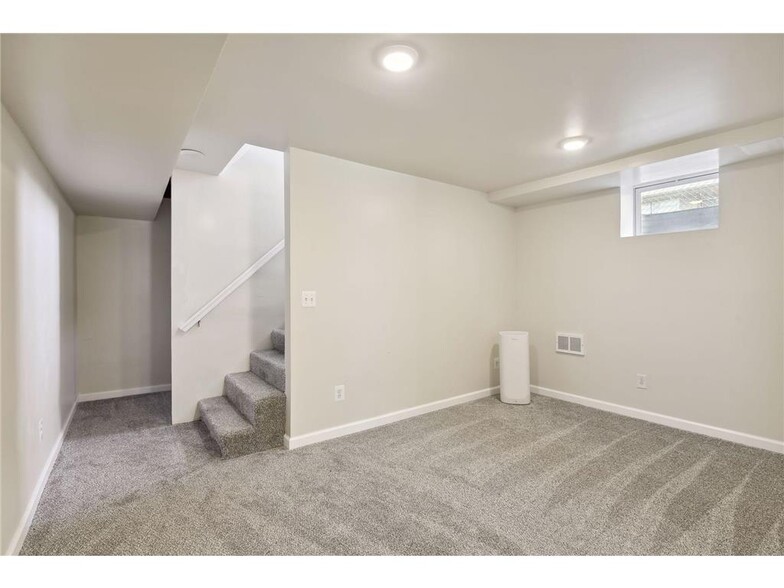 Building Photo - 6239 Xerxes Ave S