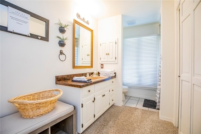 Building Photo - 107 NW Winfield Ln