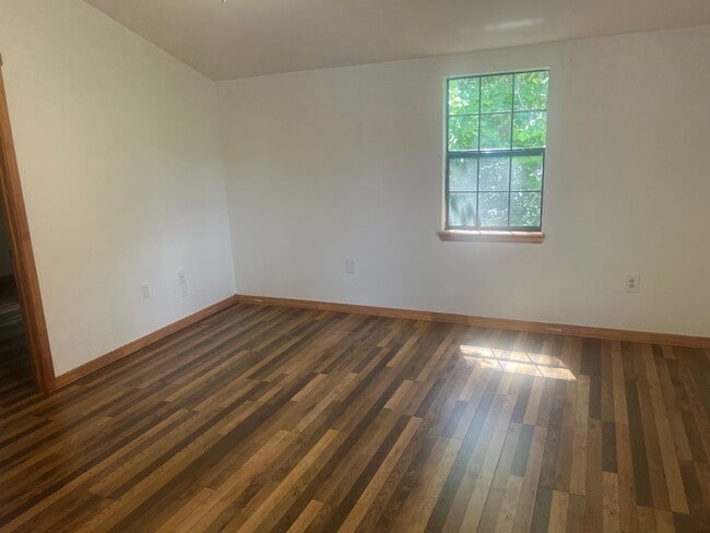 Building Photo - 1 bedroom 1 bathroom