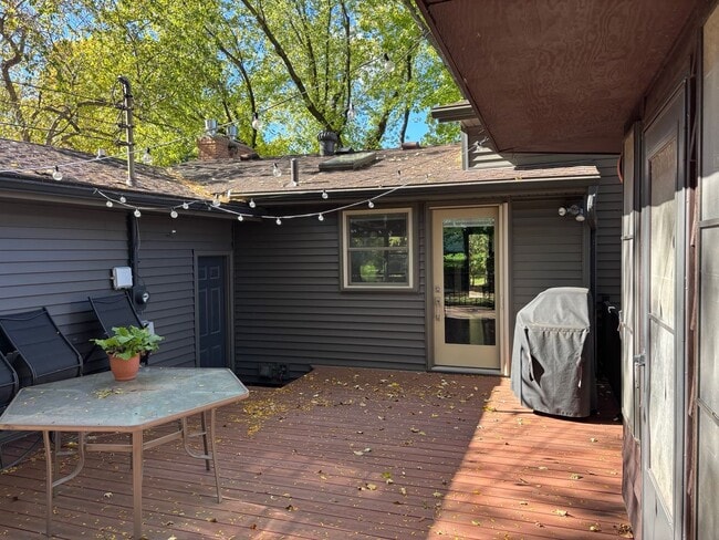 Building Photo - Beautiful 4-Bedroom, 2-Bathroom Home in Ed...