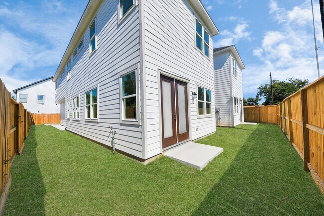 Building Photo - 4133 E Toliver St