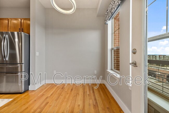 Building Photo - 10111 Inverness Main St