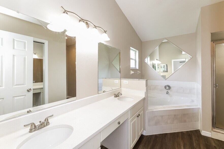 Building Photo - 2740 Settlers Trail