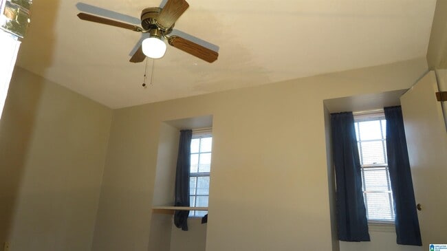 Building Photo - 3937 Montclair Rd