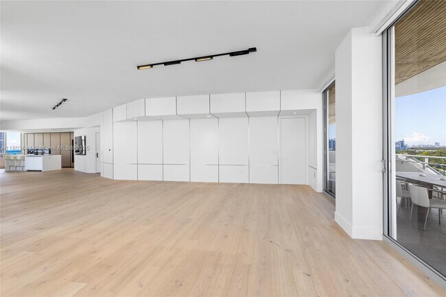 Building Photo - 6800 Indian Creek Dr