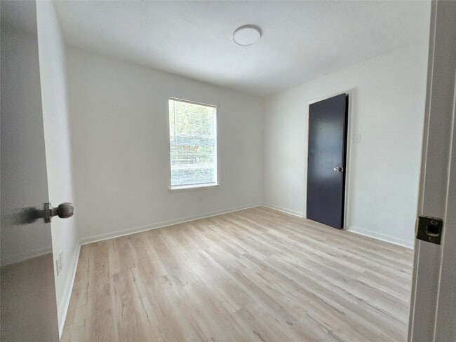 Building Photo - 11735 Sunny Stream Dr
